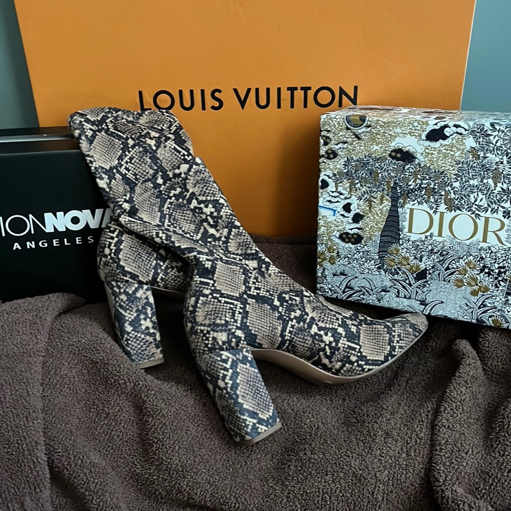 SNAKE H&M SOCK BOOT HEELS